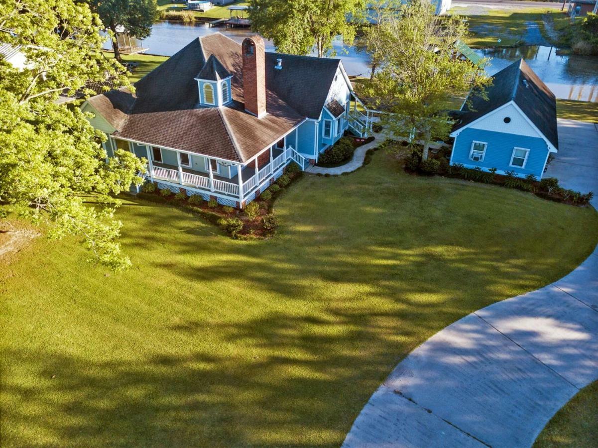 A Chateau On The Bayou Bed & Breakfast Raceland Exterior photo